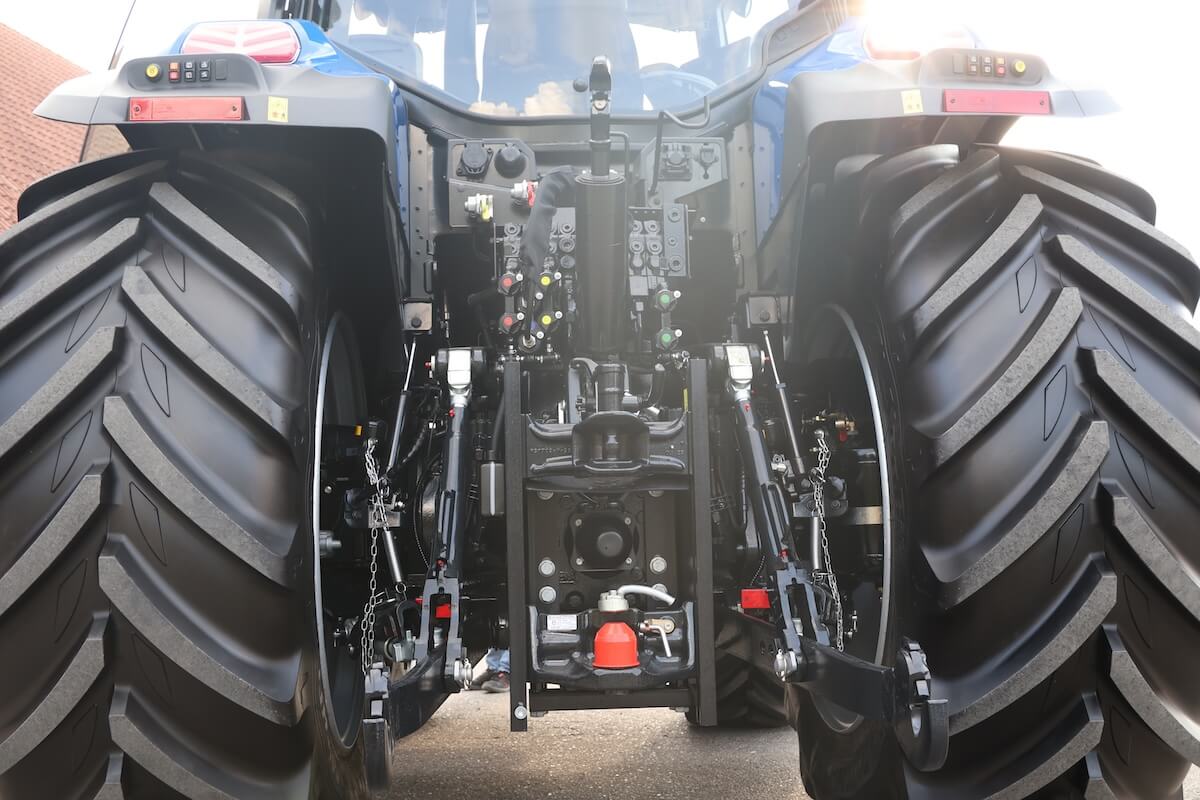 Dettaglio posteriore del nuovo trattori New Holland T7.225 a passo standard